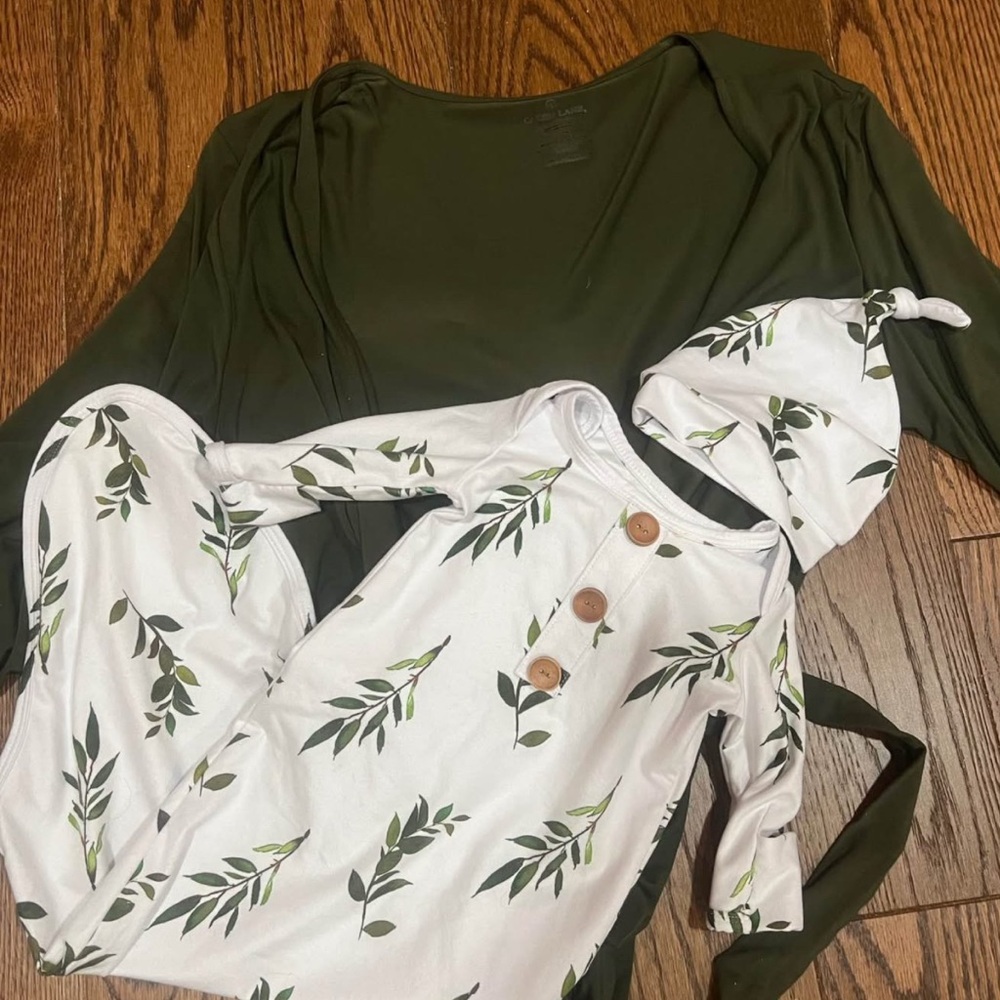 Caden Lane Mommy and Me Robe and Newborn Gown/cap